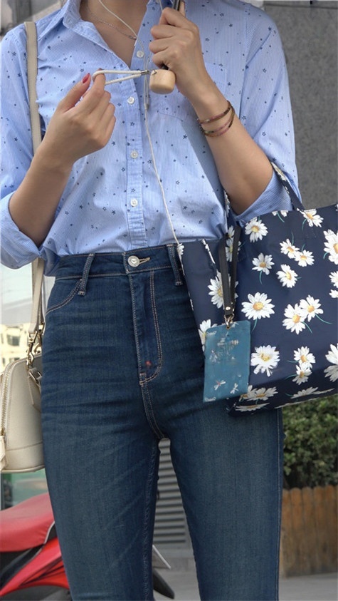 怕晒黑的牛仔女孩[2.85G/MP4]