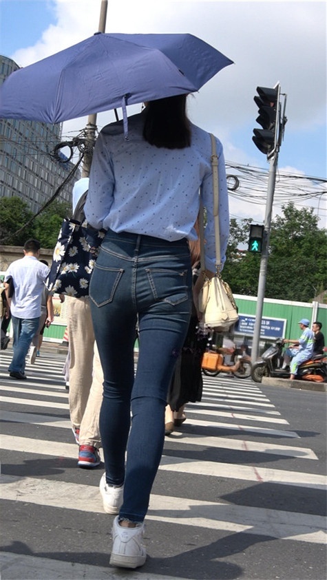 怕晒黑的牛仔女孩[2.85G/MP4]