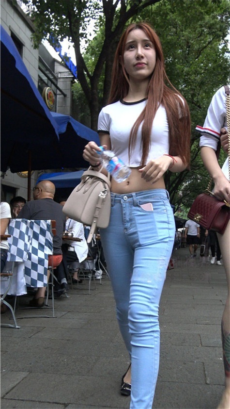 瘦瘦的牛仔女孩[2.06G/MP4]