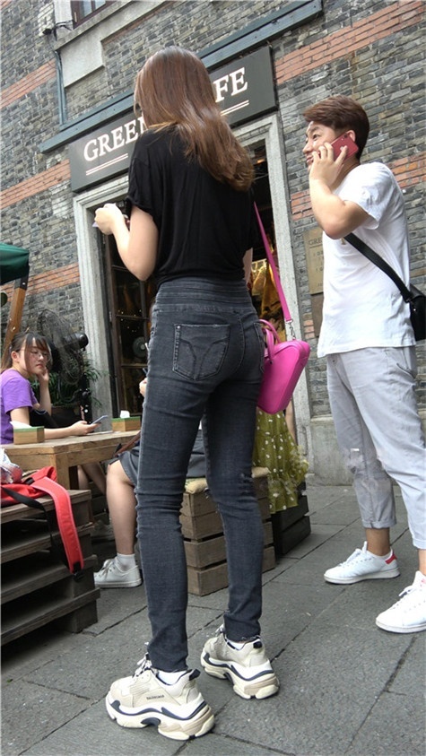 黑牛仔小姐姐[1.77G/MP4]