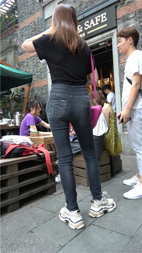 黑牛仔小姐姐[1.77G/MP4]