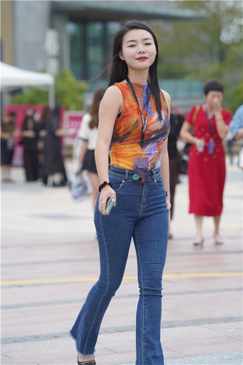 微丰牛仔紧身裤美女(54P)[665M/JPG]