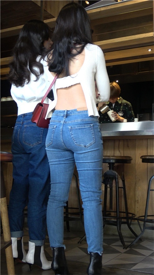 蓝色牛仔裤美女[2.01G/MP4]