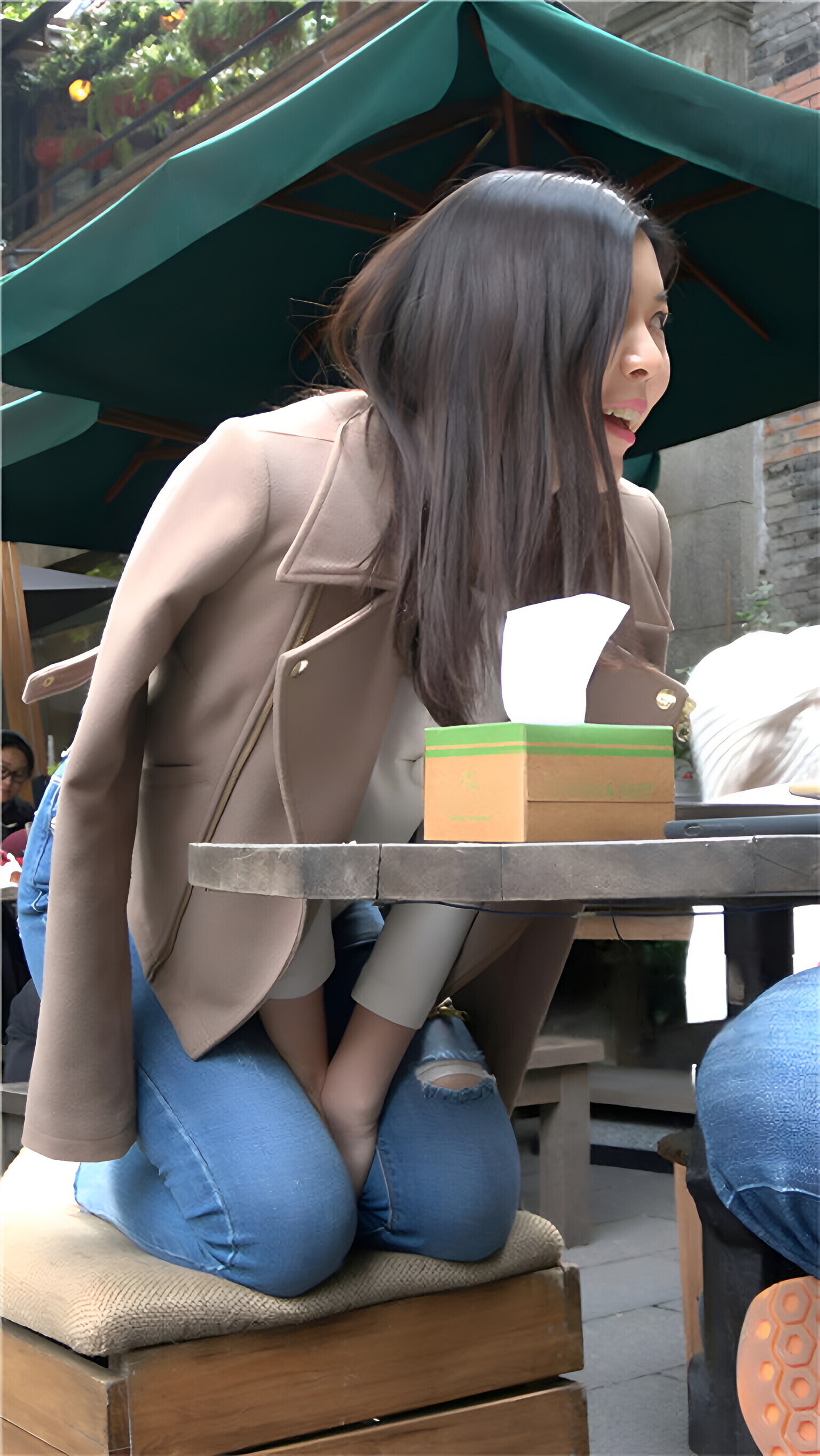 漂亮的牛仔裤小姐姐[2G/MP4]