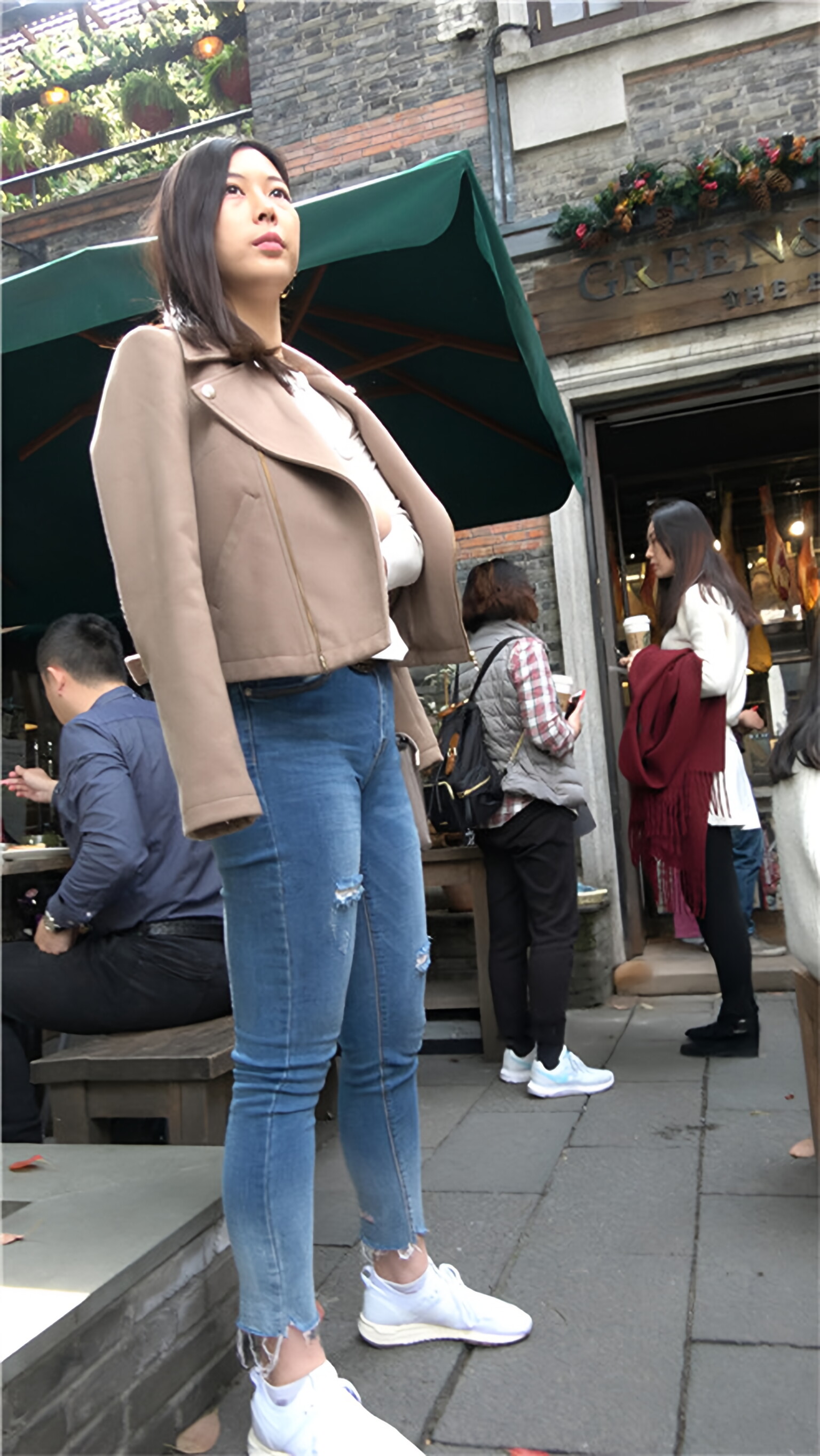 漂亮的牛仔裤小姐姐[2G/MP4]