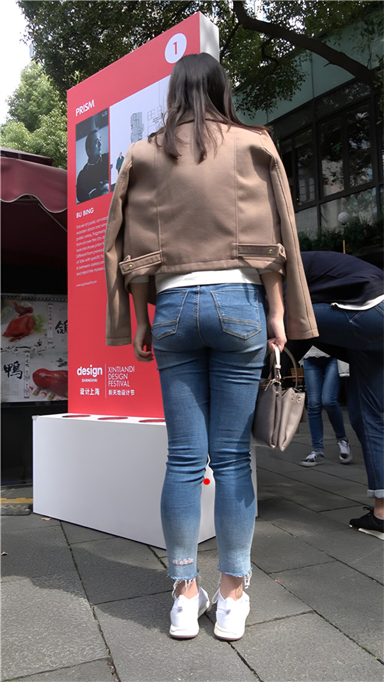 漂亮的牛仔裤小姐姐[2G/MP4]