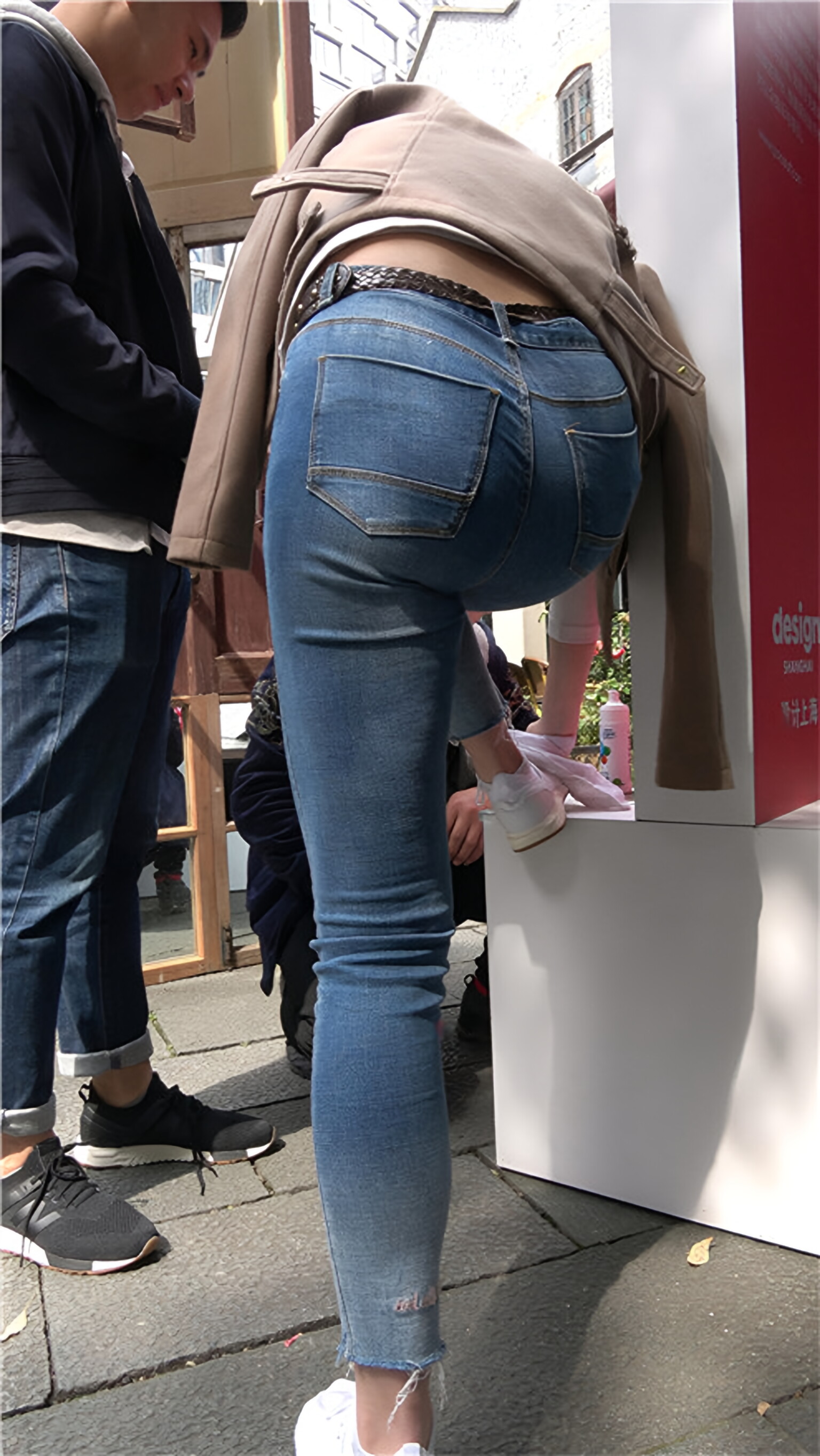 漂亮的牛仔裤小姐姐[2G/MP4]