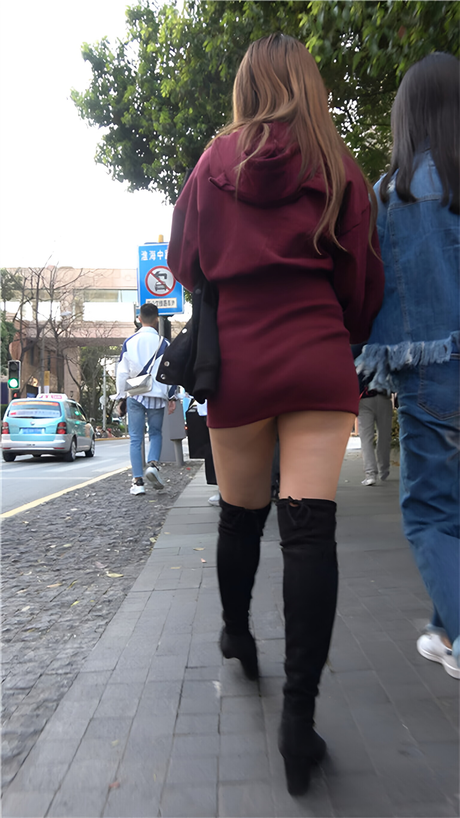 黑色高靴连体裙美女[2.14G/MP4] 