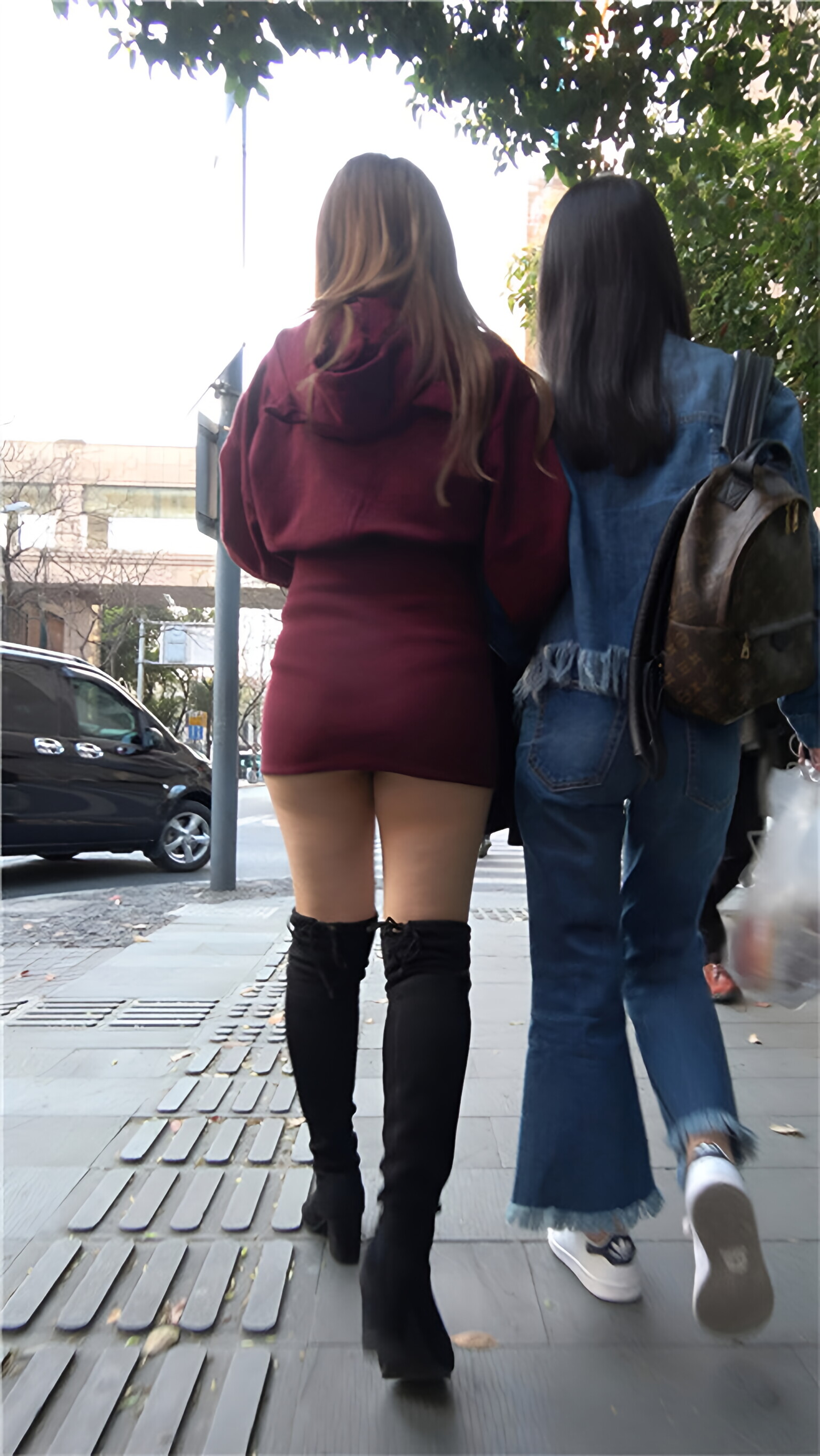 黑色高靴连体裙美女[2.14G/MP4] 