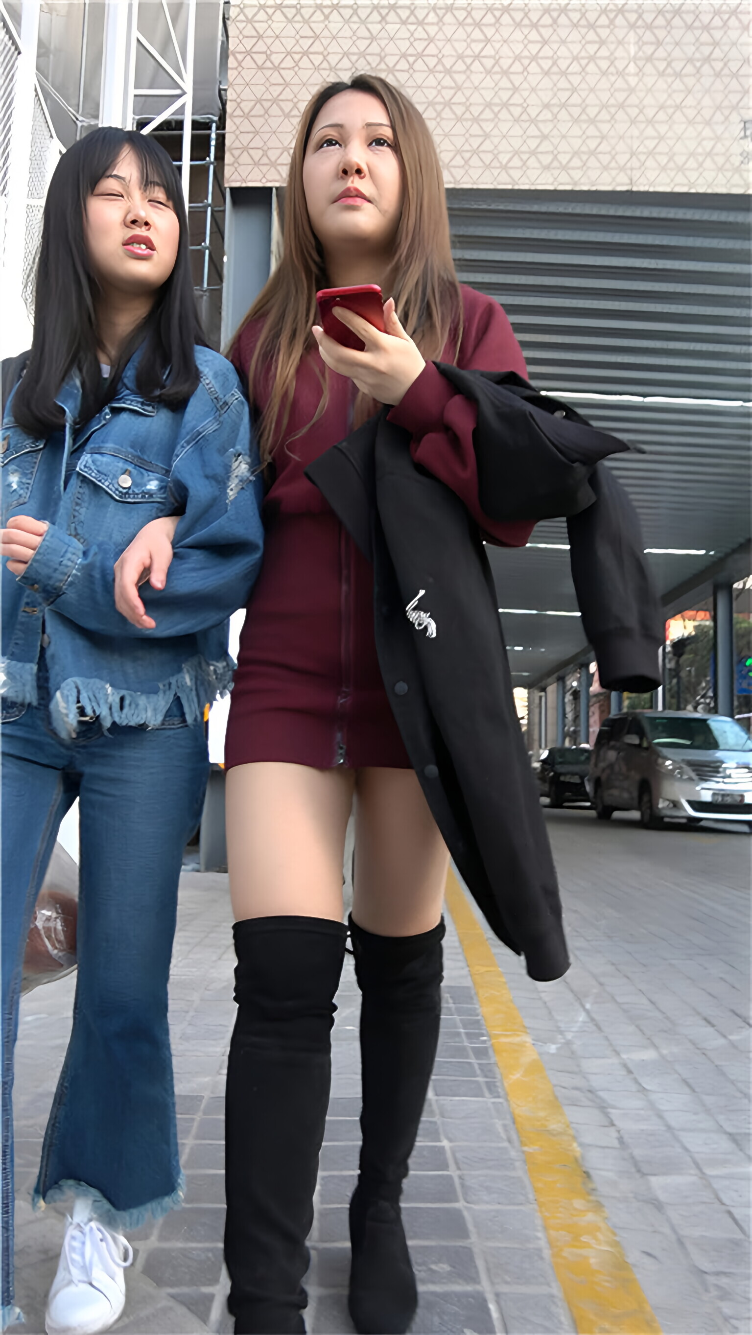 黑色高靴连体裙美女[2.14G/MP4] 