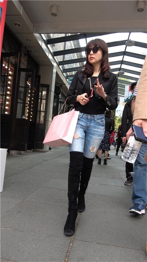 黑色高靴蓝牛仔[2.53G/MP4]