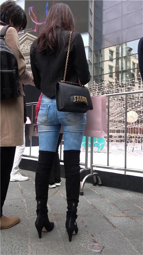 黑色高靴蓝牛仔[2.53G/MP4]