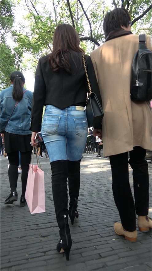 黑色高靴蓝牛仔[2.53G/MP4]