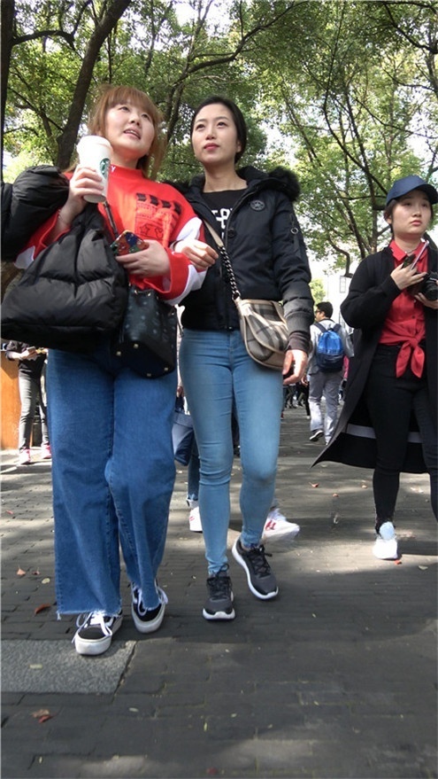 黑衣蓝牛妹子[2.31G/MP4]