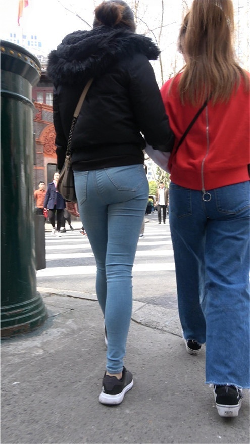 黑衣蓝牛妹子[2.31G/MP4]