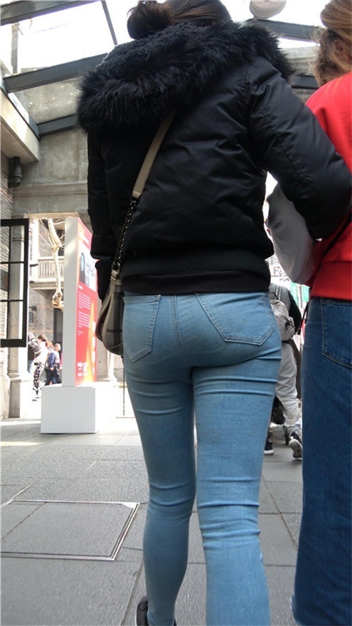 黑衣蓝牛妹子[2.31G/MP4]