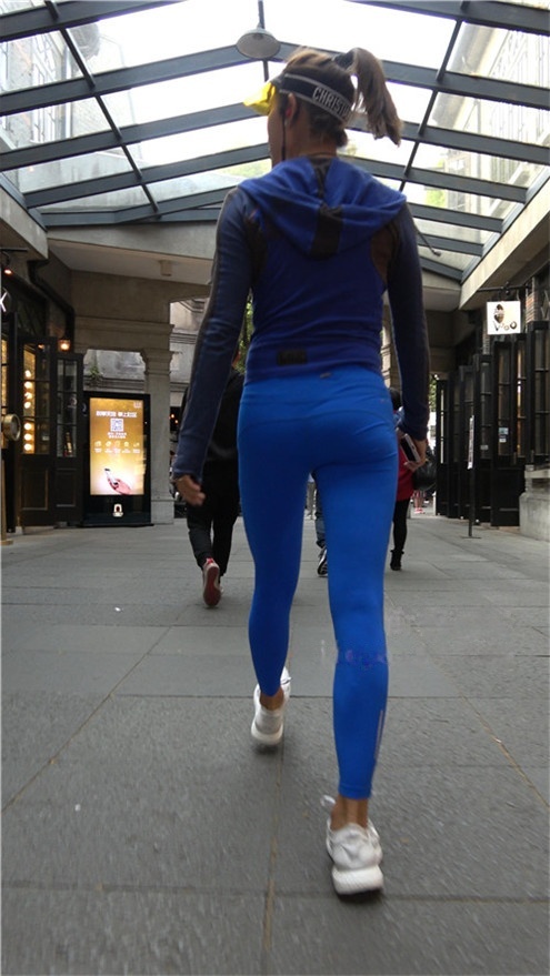 蓝色紧身健身裤妹子[1.16G/MP4]