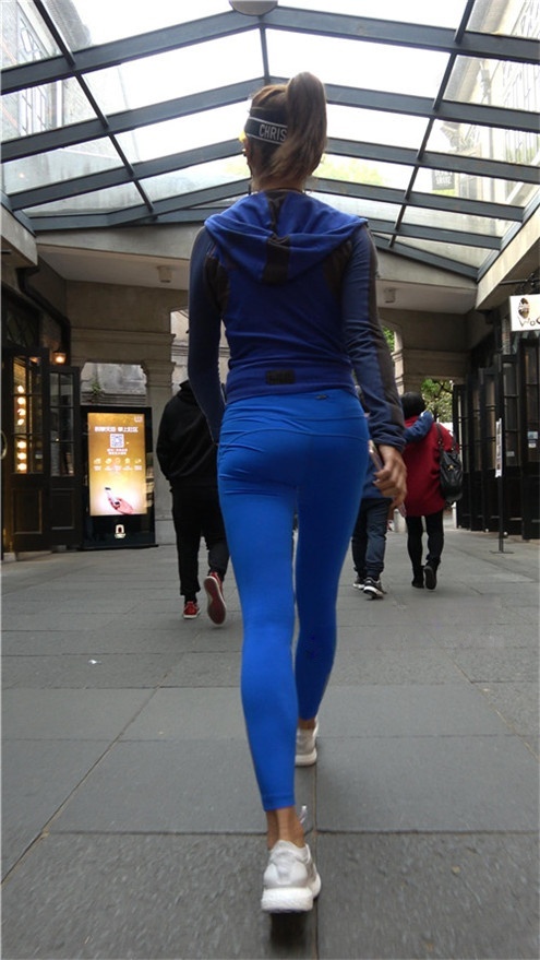 蓝色紧身健身裤妹子[1.16G/MP4]