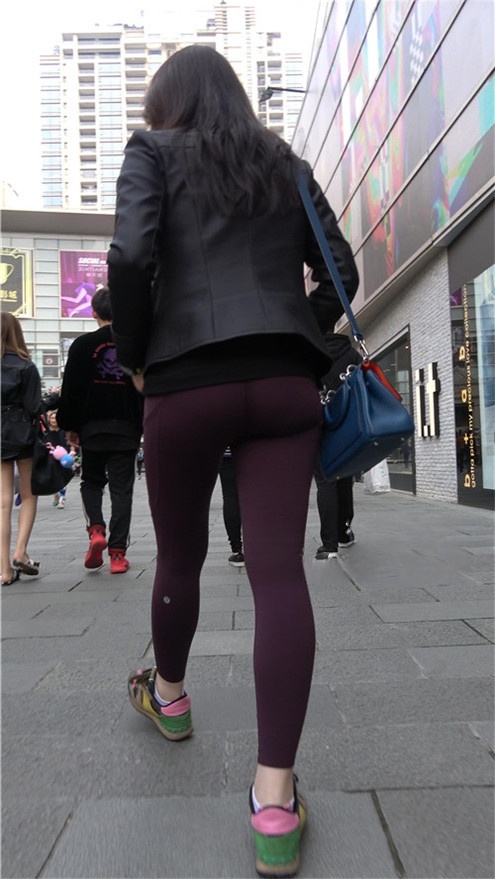 丰腴紧身裤妹子[1.18G/MP4]