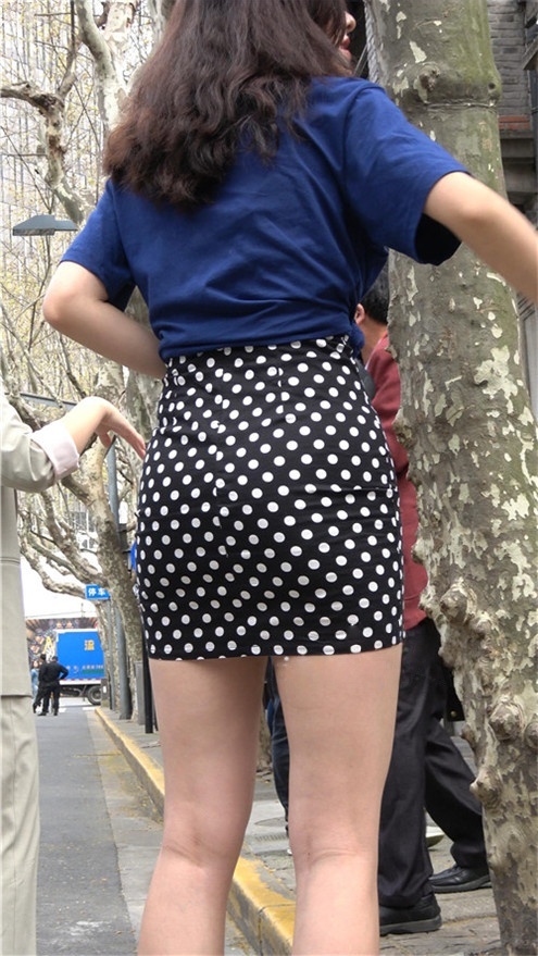 性感包臀裙美女[1.88G/MP4]