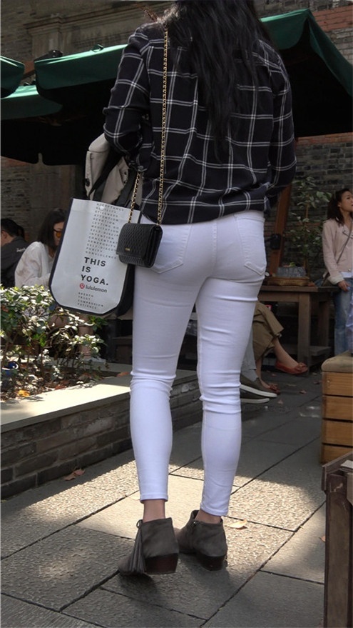 白色紧身裤女孩[2.16G/MP4]