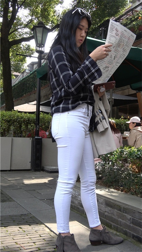 白色紧身裤女孩[2.16G/MP4]