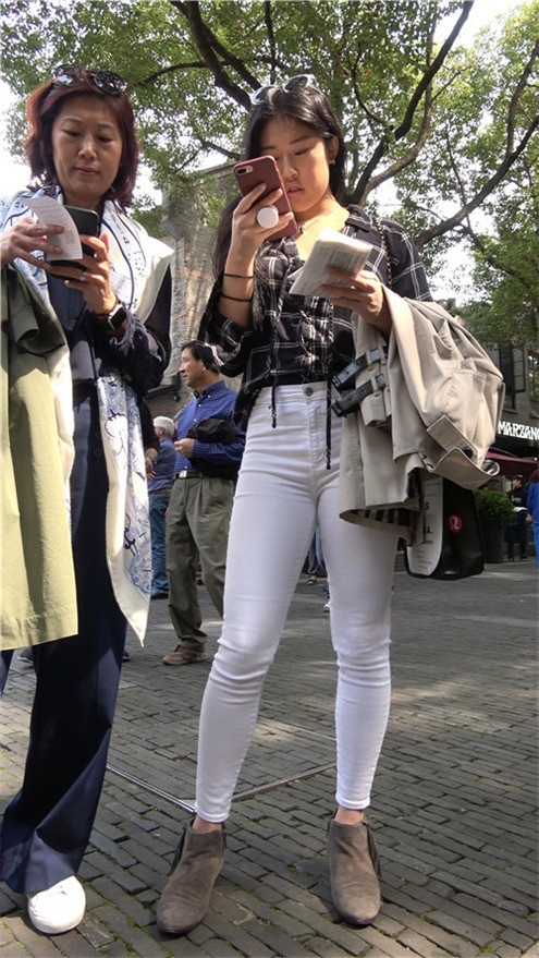 白色紧身裤女孩[2.16G/MP4]