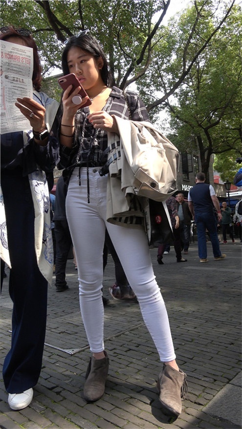 白色紧身裤女孩[2.16G/MP4]