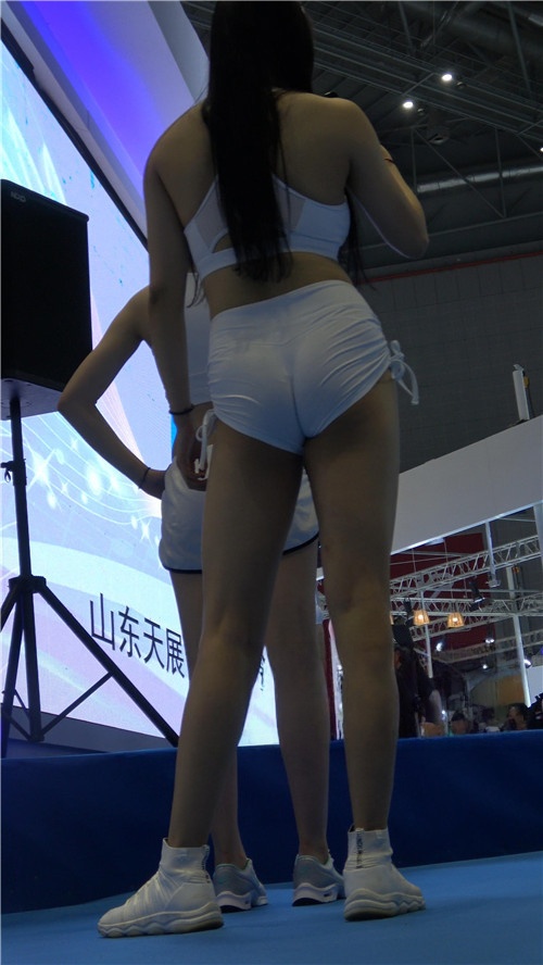 漂亮的极品健身美女模特[2.56G/MP4]