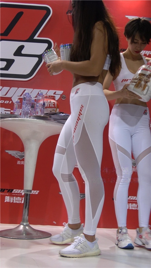 白色紧身健身美女[697M/MP4]