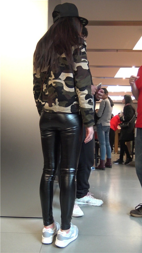 极品漂亮的紧身皮裤美女[1.63G/MP4]