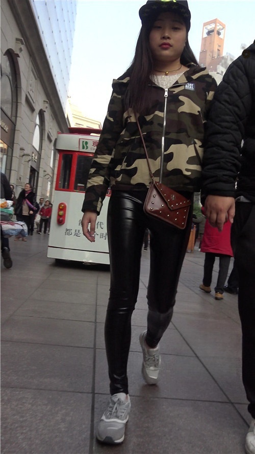 极品漂亮的紧身皮裤美女[1.63G/MP4]