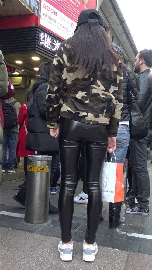 极品漂亮的紧身皮裤美女[1.63G/MP4]