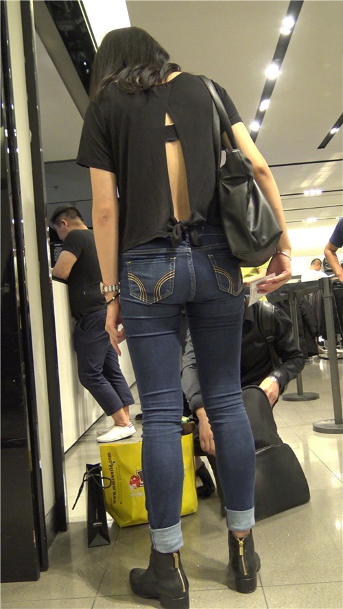 漂亮的牛仔裤长腿美女[1.4G/MP4]