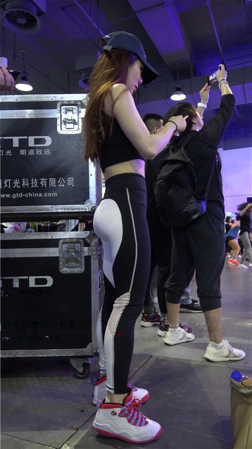 健身的翘臀美女[1.53G/MP4]