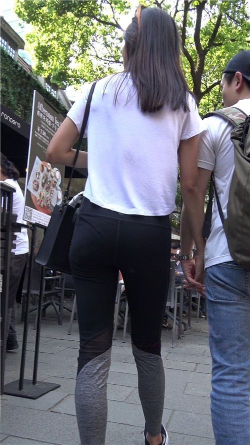 黑色紧身裤美女[1.36G/MP4]