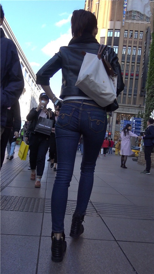 漂亮的牛仔裤美女[1.32G/MP4]