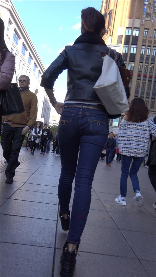 漂亮的牛仔裤美女[1.32G/MP4]