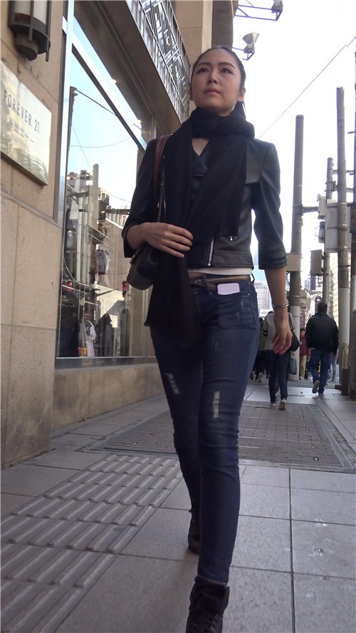 漂亮的牛仔裤美女[1.32G/MP4]