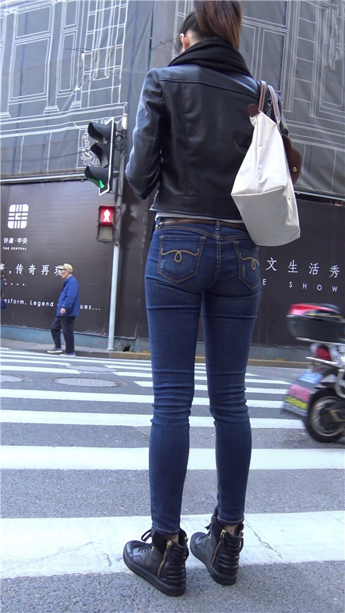 漂亮的牛仔裤美女[1.32G/MP4]