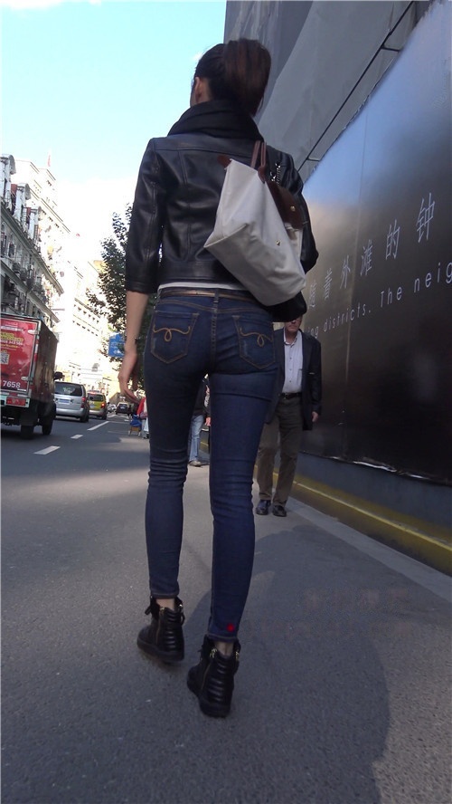 漂亮的牛仔裤美女[1.32G/MP4]