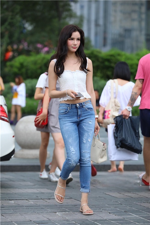 牛仔裤美女(96P)[802M/JPG]混血美女