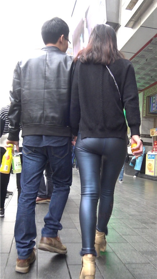 紧身皮裤妹子[2.09G/MP4]