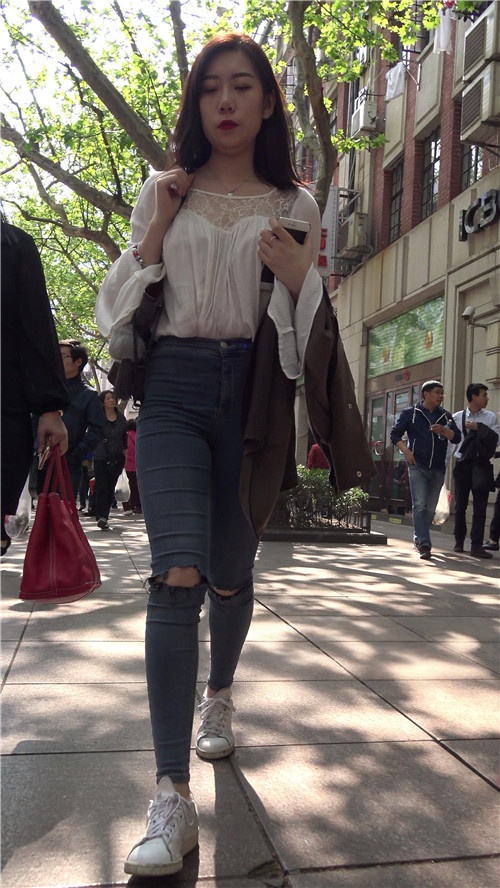 极品牛仔紧身裤美女《二》[1.04G/MP4]