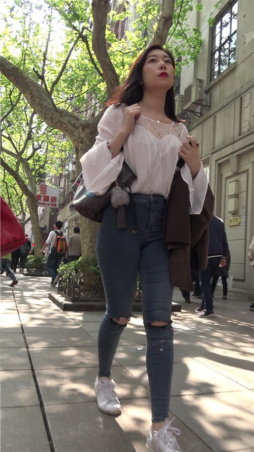 极品牛仔紧身裤美女《二》[1.04G/MP4]