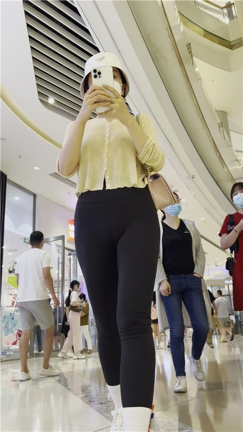 高挑的气质黑裤美女[6.57G/MP4]