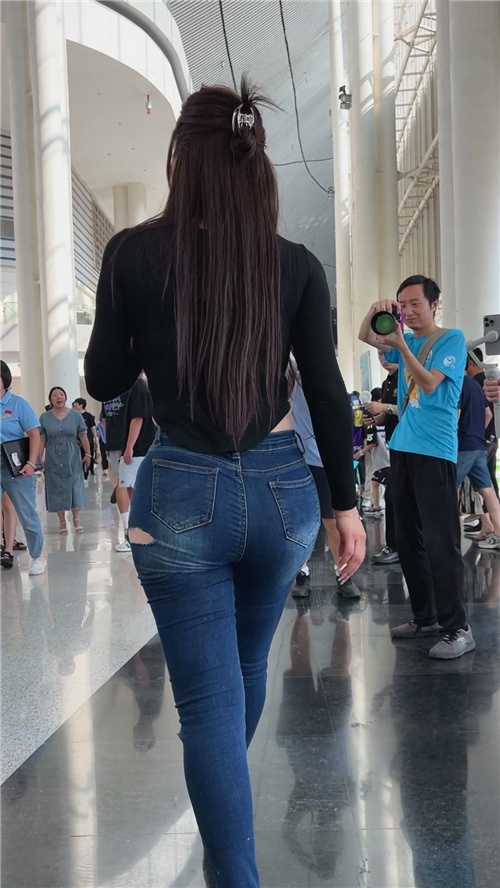 丰腴蜜桃牛仔[590M/MP4]