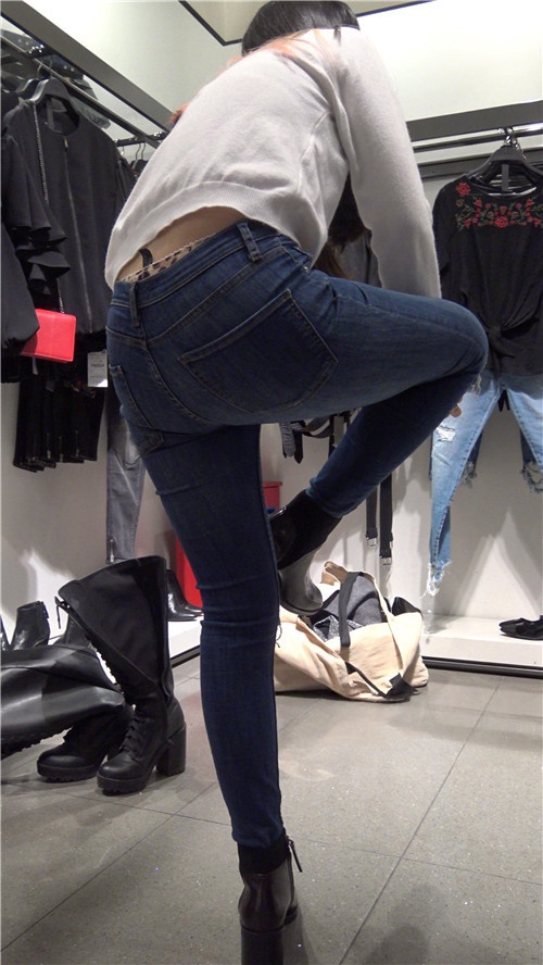 买鞋的牛仔紧身裤妹子《二》[857M/MP4]