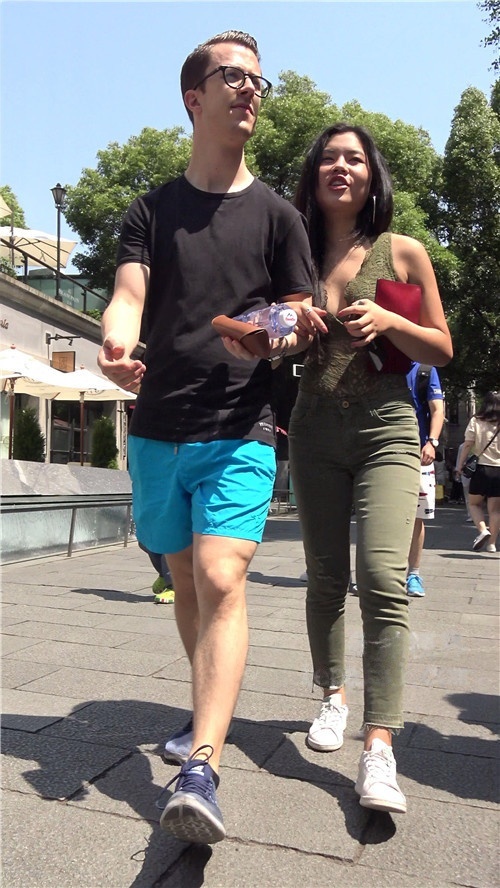 丰满的妹子[1.73G/MP4]