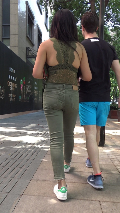 丰满的妹子[1.73G/MP4]